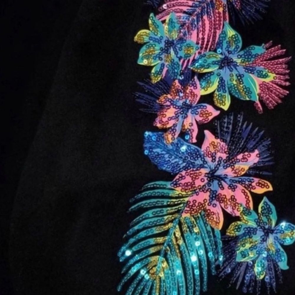 PINK VS TROPICAL BLING HIBISCUS
FLORAL HOODIE LARGE - Picture 5 of 10